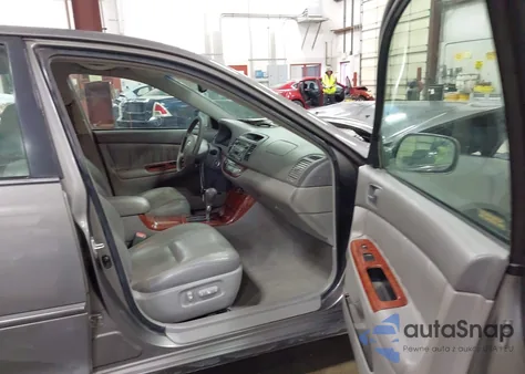 2006 Toyota Camry Xle z USA, uszkodzony, nr VIN 4T1BE32K86U666000